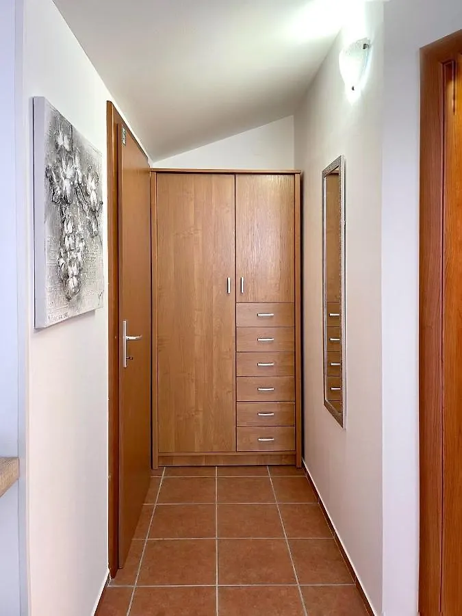 Apartment Lady Daniela Mit Meerblick In Lovran Kroatien